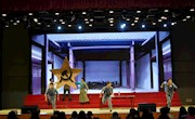 我校原创舞剧《第一面军旗的故事》红色文化进校园展演活动第二站——江西工业贸易职业技术色片
站演出圆满成功