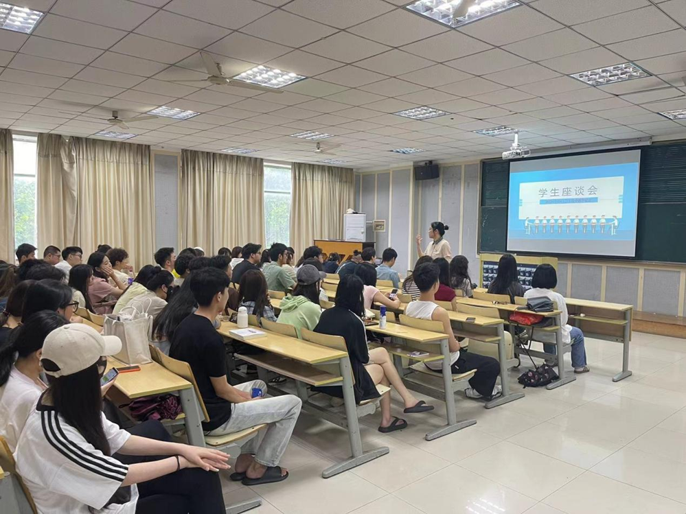 期中教学检查座谈会.png