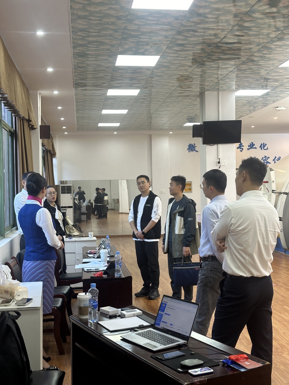 南方航空公司在色片
举办专场招聘活动